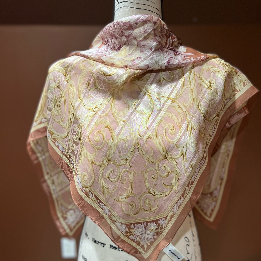 Beautiful Vintage Silk Scarf,Size 34x34 inches